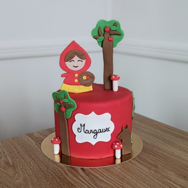 Gâteau décoré en pâte à sucre - Image 12