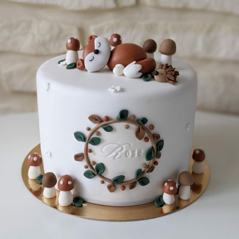 Gâteau décoré en pâte à sucre - Image 2