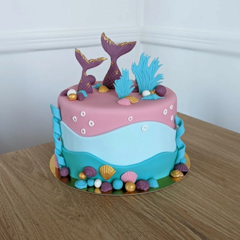 Gâteau décoré en pâte à sucre - Image 5