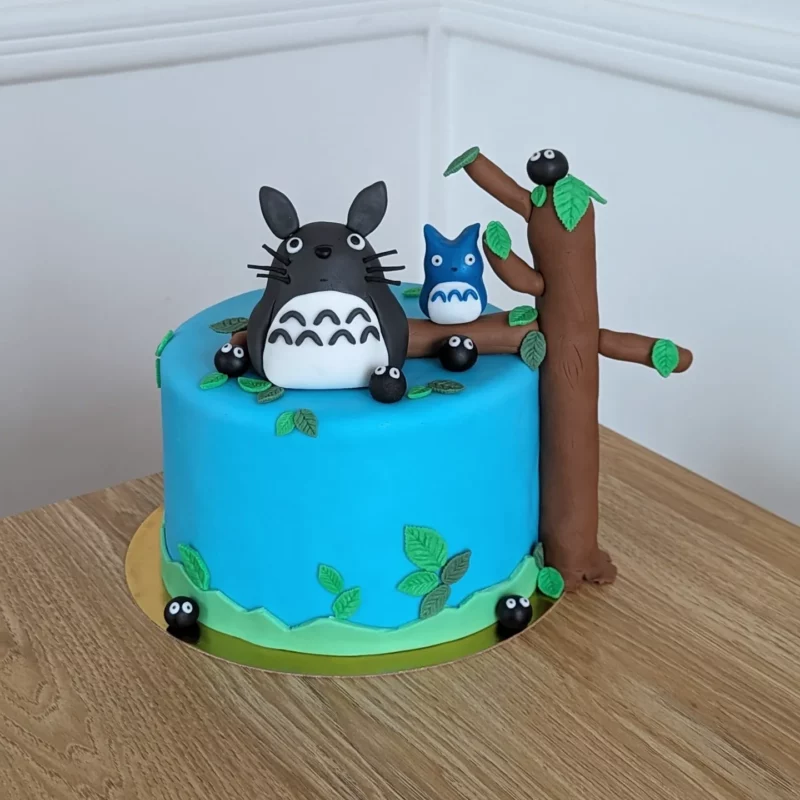Gâteau décoré en pâte à sucre - Image 6