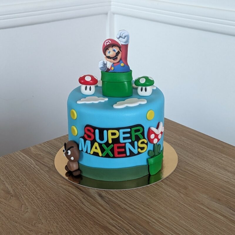 Gâteau décoré en pâte à sucre - Image 7