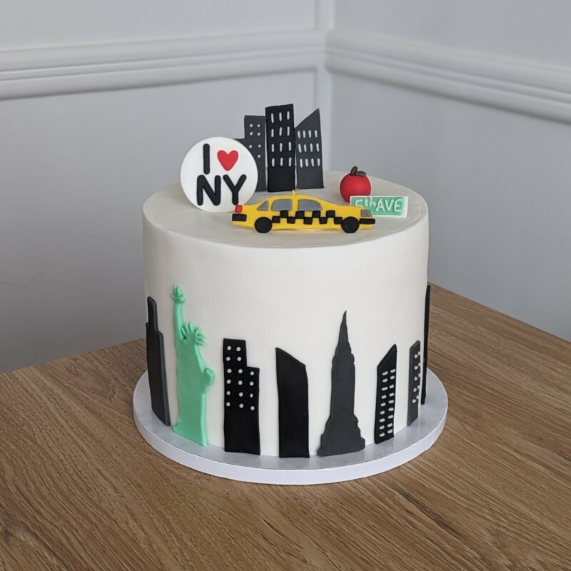 Gâteau décoré en pâte à sucre - Image 8