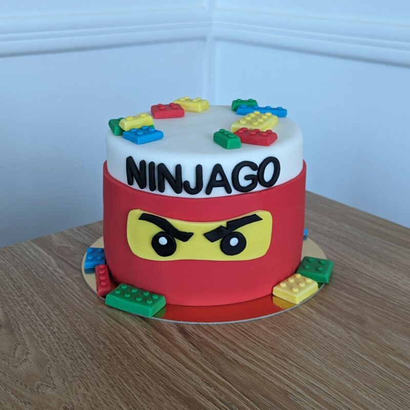 Gâteau décoré en pâte à sucre - Image 9