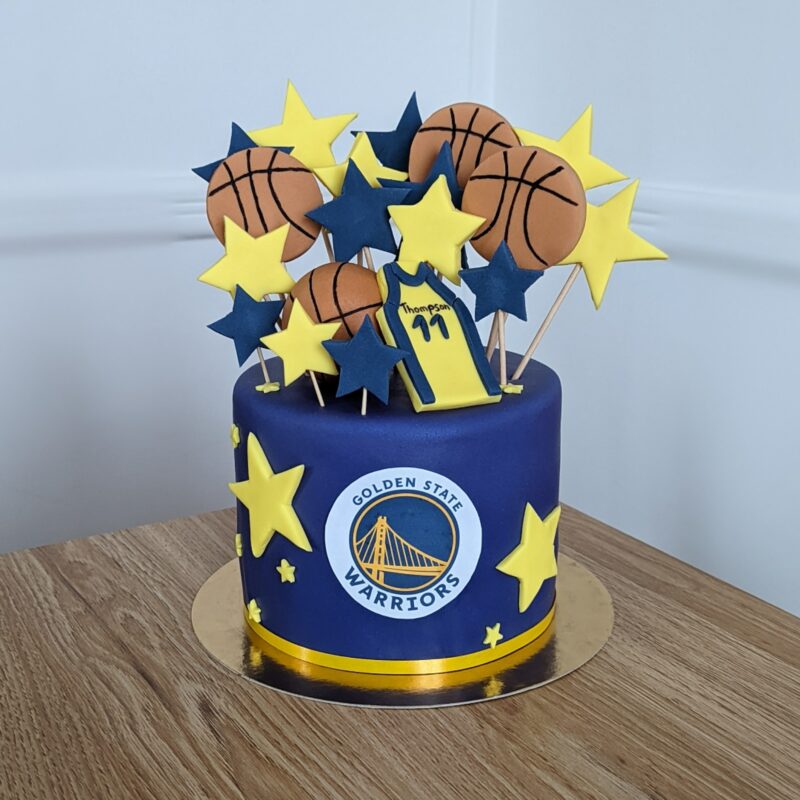 Gâteau décoré en pâte à sucre - Image 11
